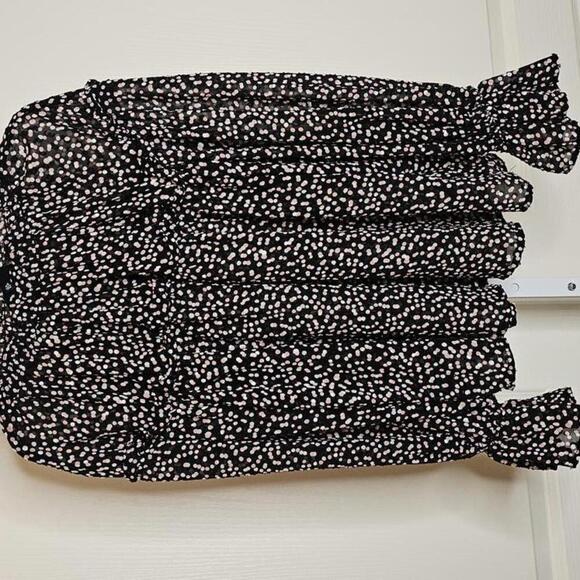 Chic Black Floral Blouse with Ruffled Sleeves - Picture 1 of 5